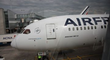 Il nuovo B787 di Air France al finger di Cdg