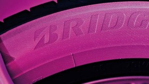 Il pneumatico rosa di Bridgestone per la Lilt