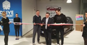 Taglio del nastro per il nuovo punto vendita Drive Different di CarServer a Milano