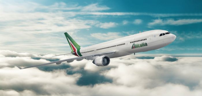 Alitalia dimezza le perdite