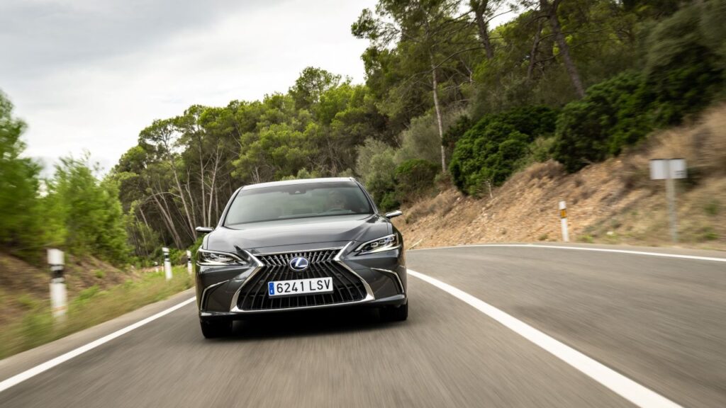 berlina Lexus ES300h