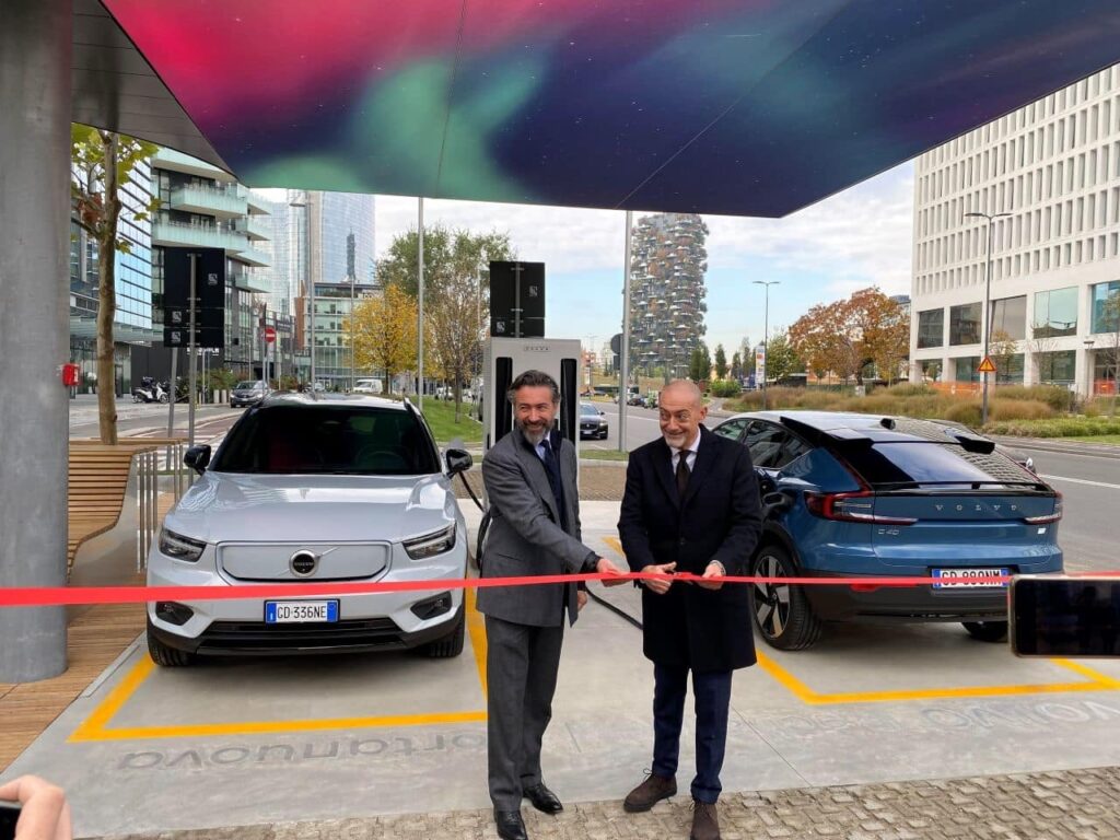 colonnina ultra fast charge Milano