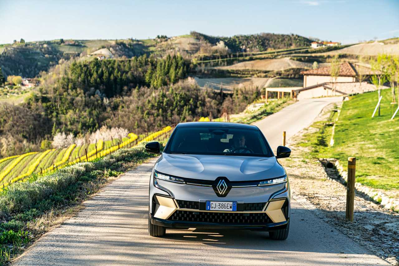 Renault Megane E-Tech Electric in movimento