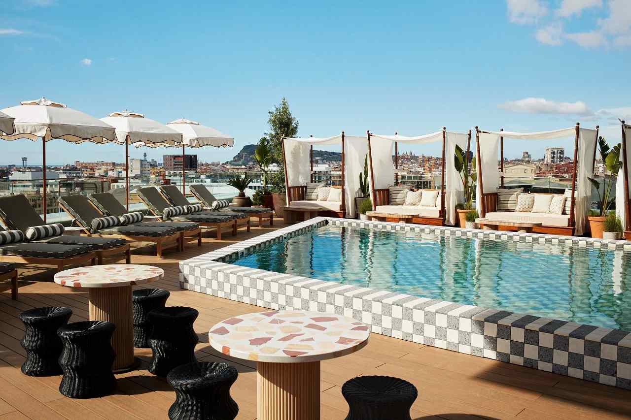 The-Hoxton Barcellona rooftop pool