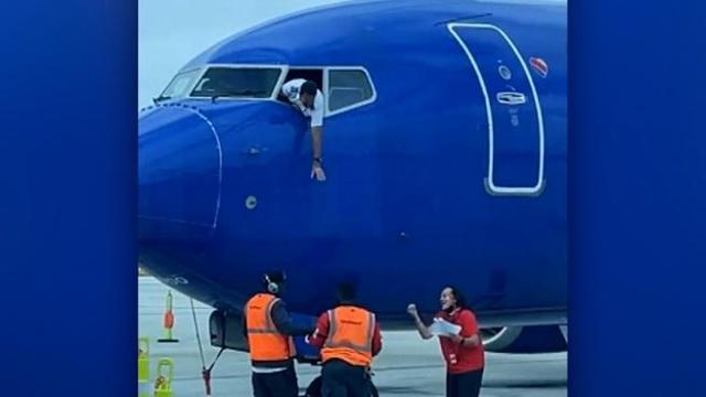 telefonino al volo su aereo