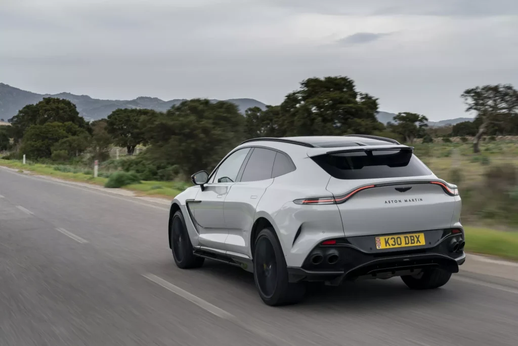 prova aston martin dbx707 (3)