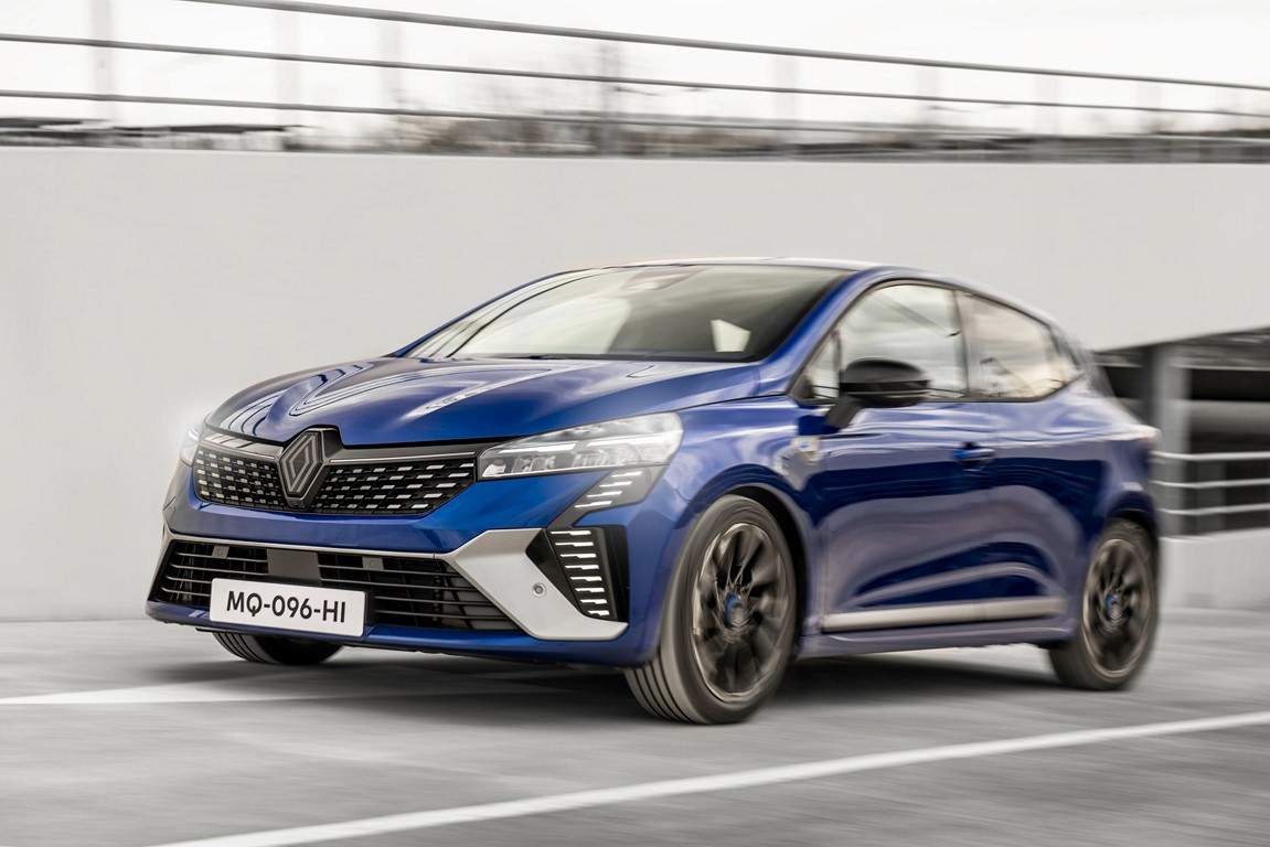 Nuova Renault Clio 2023, Ibrida full e diesel anche per flotte