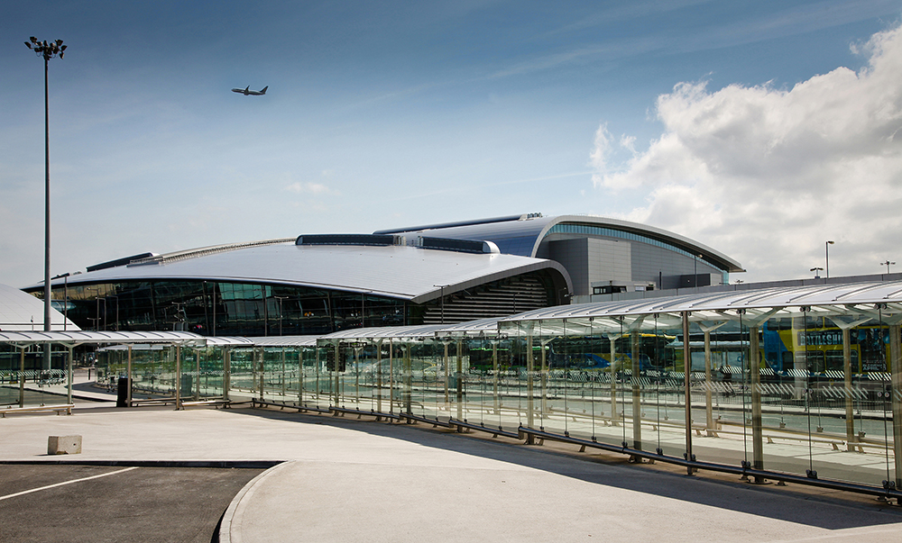 aeroporto dublino affollato