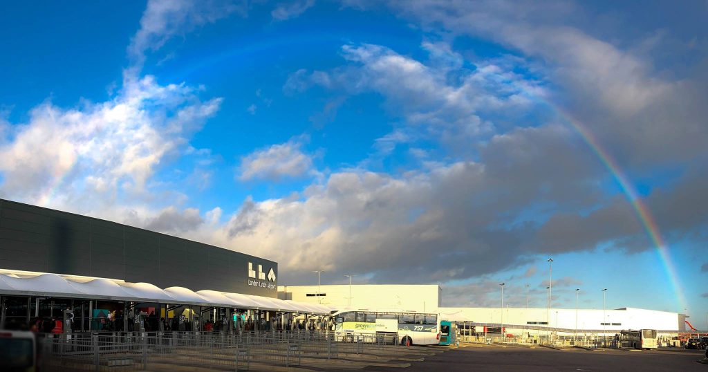 aeroporto londra chiuso incendio