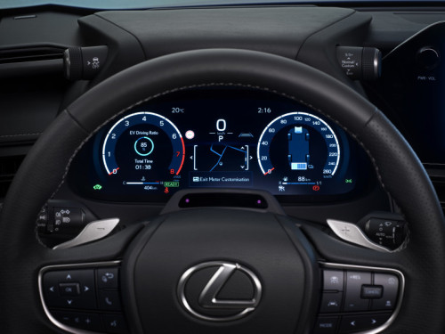 Lexus UX 300h Premium Hybrid, un grande debutto