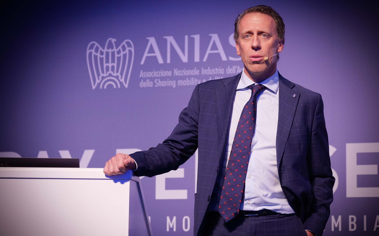 Studio Aniasa sull'auto