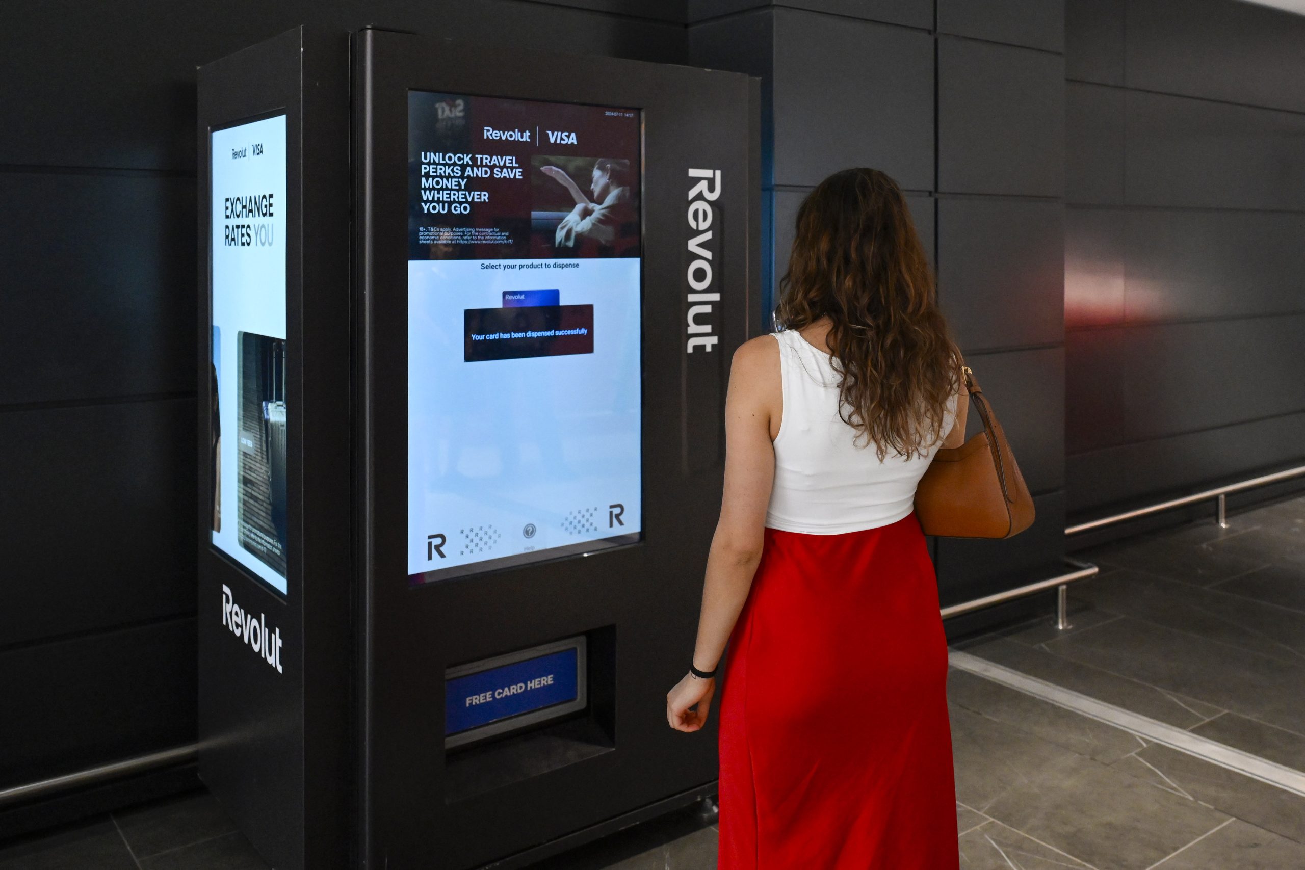 La carta di debito gratuita Revolut lancia il programma fedeltà ...