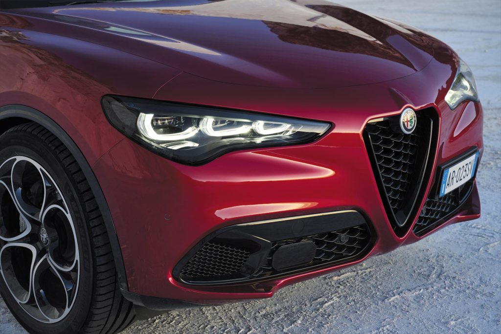 CS_alfa_romeo_stelvio_dettaglio_anteriore