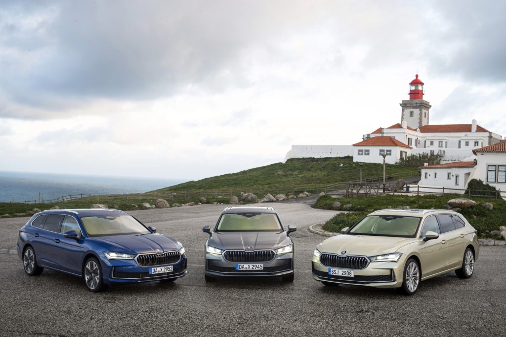 Škoda plugin 2025 superb