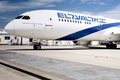 Blocco voli e viaggi per la guerra Iran Israele aerei civili a terra o lontani