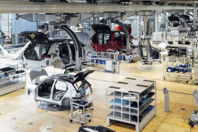 Case costruttrici auto inseguire agilità e costi