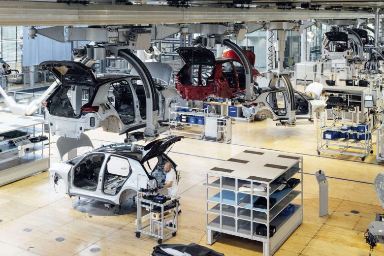 Case costruttrici auto inseguire agilità e costi