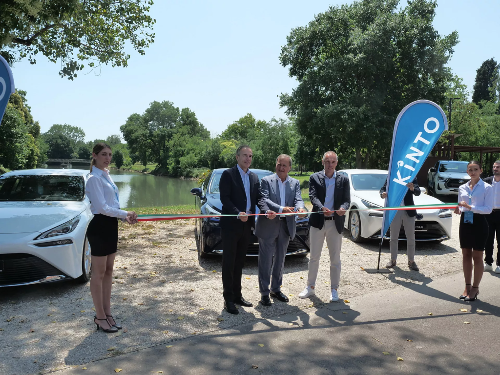 kinto-share-toyota-mirai-car-sharing-venezia
