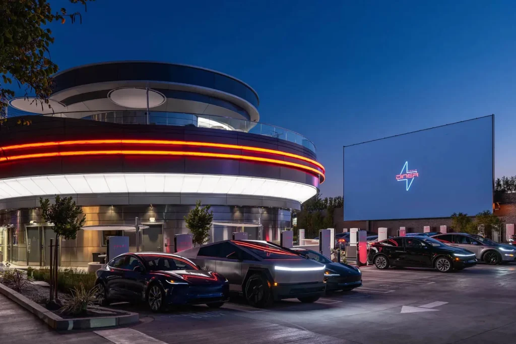 Tesla-Diner-2025-06-jpg