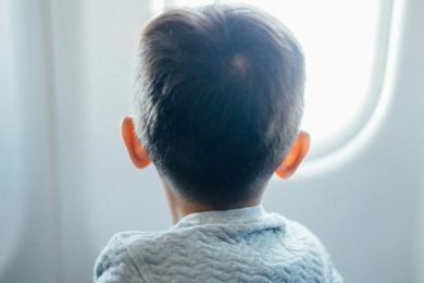 viaggiare in aereo con neonati e bambini piccoli