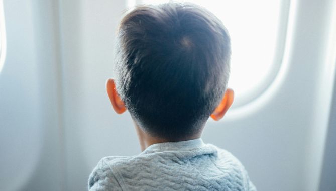 viaggiare in aereo con neonati e bambini piccoli