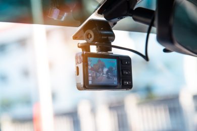 Pro e Contro della dashcam, telecamera sempre attiva in auto