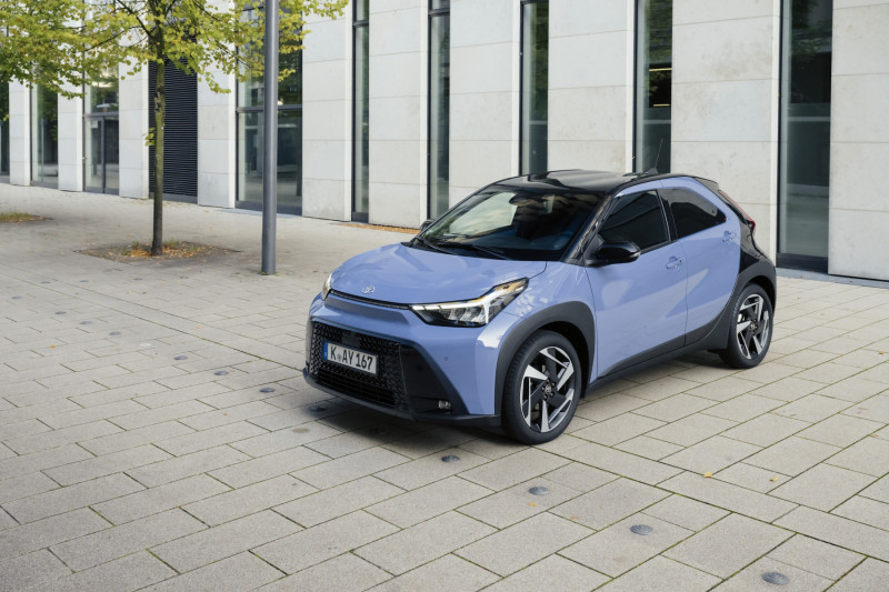 Toyota Aygo ibrida full