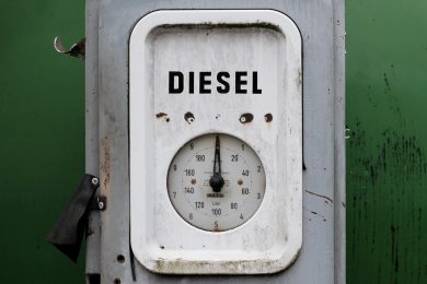 Perché il diesel costa più della benzina