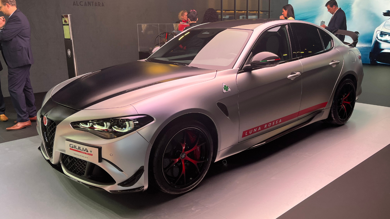 alfa-romeo-giulia-quadrifoglio-luna-rossa-mission