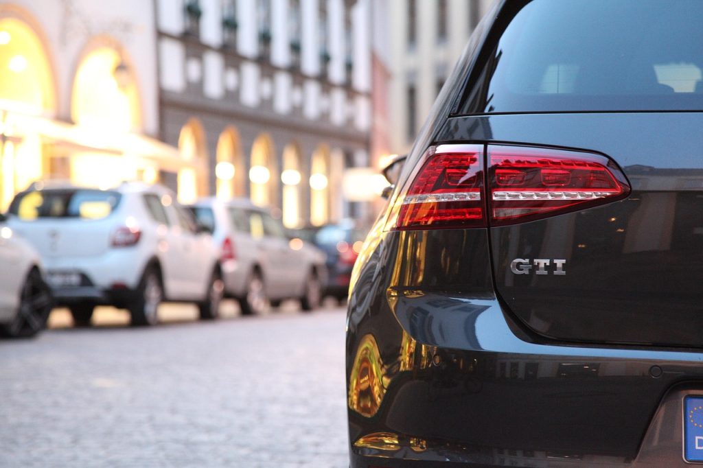 Auto privata per lavoro le nuove regole su parcheggi e indennità km