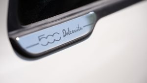 Fiat-500-Hybrid-Cabrio-Dolcevita-02-mission