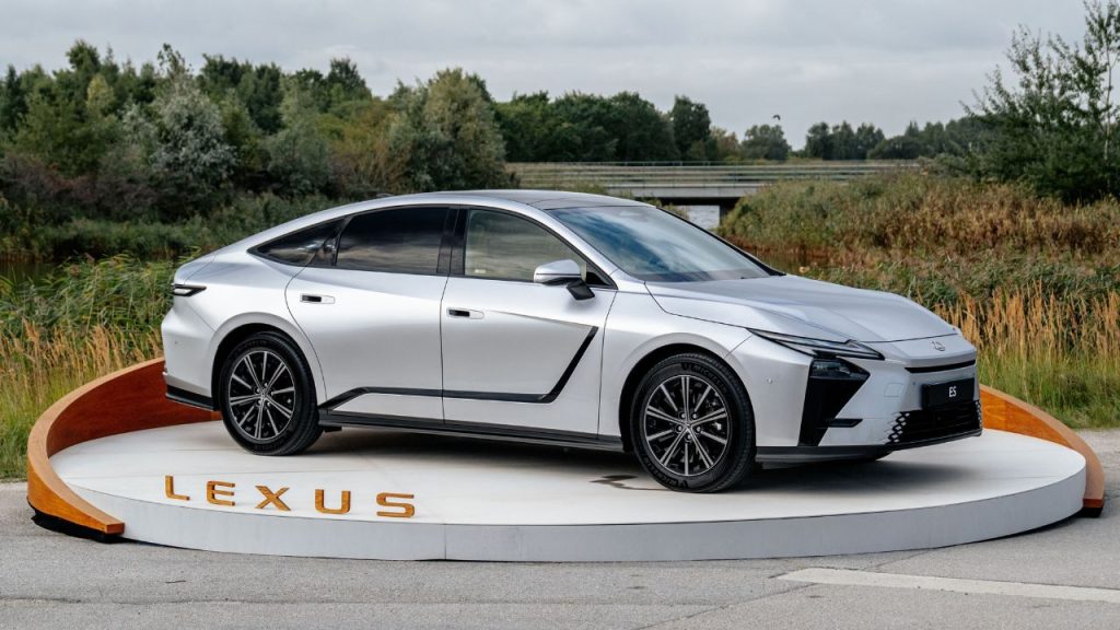 lexus-es-2026-cover-mission